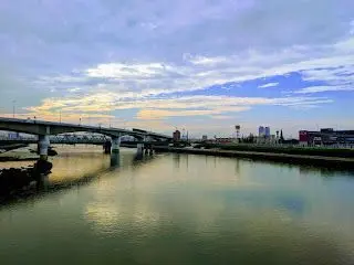 どんどん晴れてきて鮮やかな空色だった(堺市)