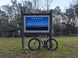 暗くなり始めたけどまだ明るいうちに山頂まできた